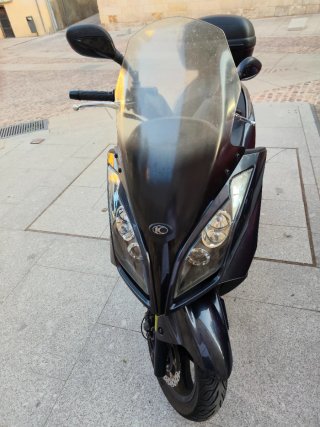 Kymco Duperdink Maxi Scooter Negra.