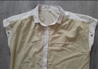 Blusa de mujer a rayas con remaches en mangas