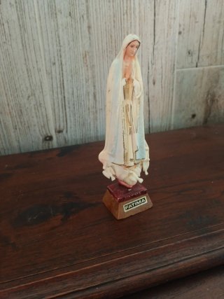 Virgen de Fátima figura religiosa