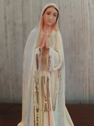 Virgen de Fátima figura religiosa