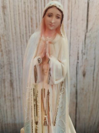 Virgen de Fátima figura religiosa