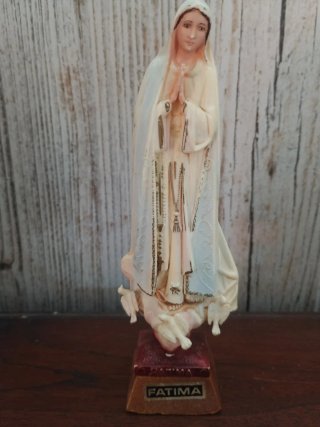Virgen de Fátima figura religiosa