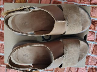 Sandalias UGG Beige y Marrón