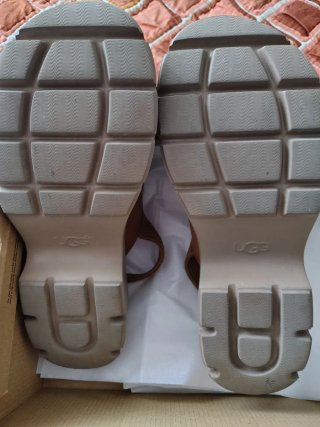 Sandalias UGG Beige y Marrón
