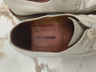Mocasines blancos roto de piel