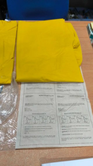 Trajes de agua amarillos JUBA