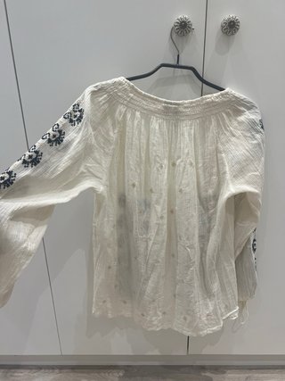 Blusa Mango bordada manga larga