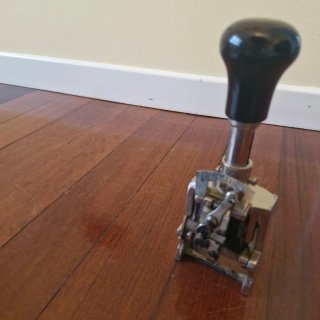 Numerador automático EL CASCO antiguo con caja