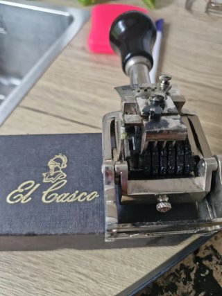 Numerador automático EL CASCO antiguo con caja