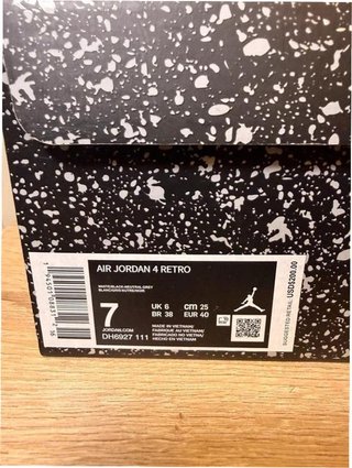 Jordan 4 Retro Military Negro EU 40