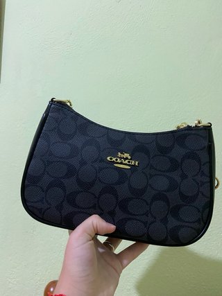 Bolso Coach negro con cadena dorada