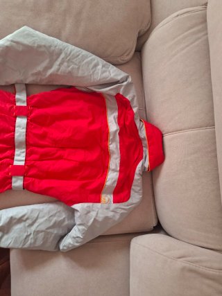 Traje de nieve rojo y gris