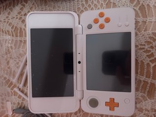 Nintendo New 2DS XL Naranja y Blanca + Accesorios