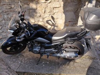 Moto Naked Negra