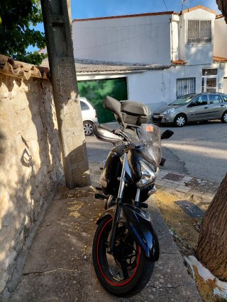 Moto Naked Negra