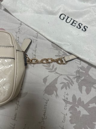 Bolso Guess Blanco y Dorado