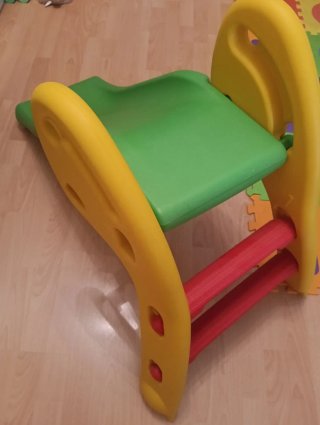 Tobogán infantil amarillo y verde plegable