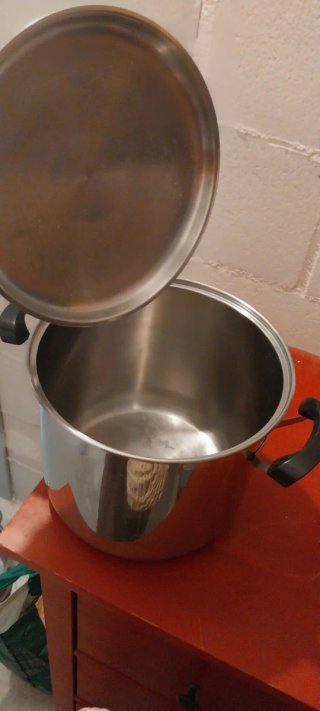 Olla grande para pulpo de acero inoxidable.