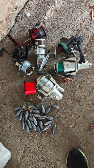 Lote pesca: cañas, plomos, neopreno y estanco