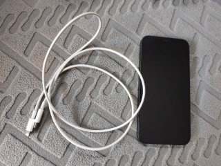 Apple iPhone 12 64GB Negro