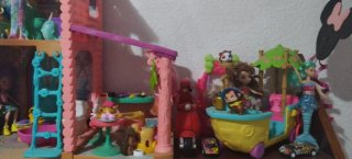 Lote de muñecas y casa Enchantimals