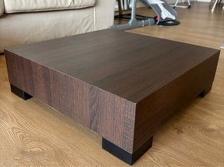 Mesa de centro diseño madera oscura