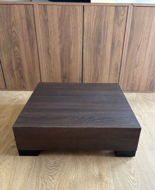 Mesa de centro diseño madera oscura