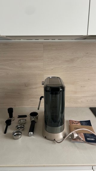 Cafetera De'Longhi Dedica Arte Beige