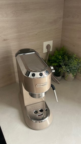 Cafetera De'Longhi Dedica Arte Beige