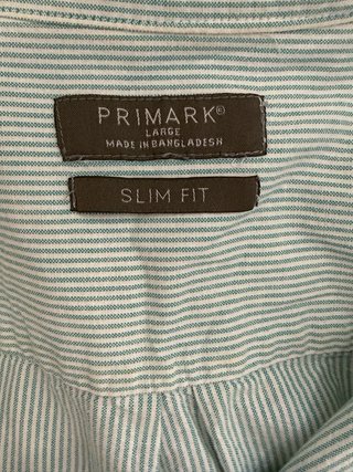 Camisa de verano azul y blanca