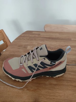 Zapatillas senderismo mujer Salomon beige/rosa