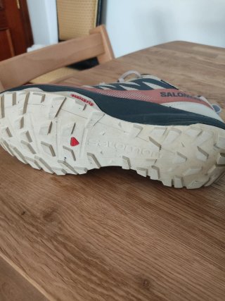 Zapatillas senderismo mujer Salomon beige/rosa