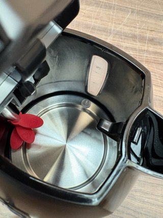 Hervidor Russell Hobbs Textures 2400W Negro