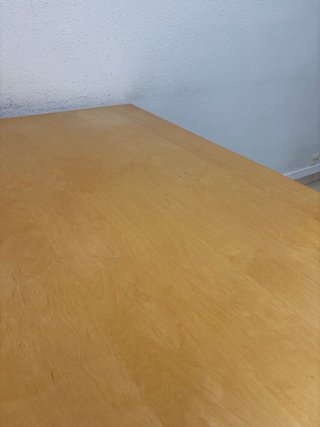 Mesa de oficina ergonómica en madera