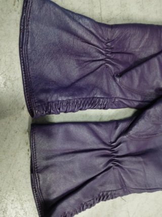 Guantes de piel morados