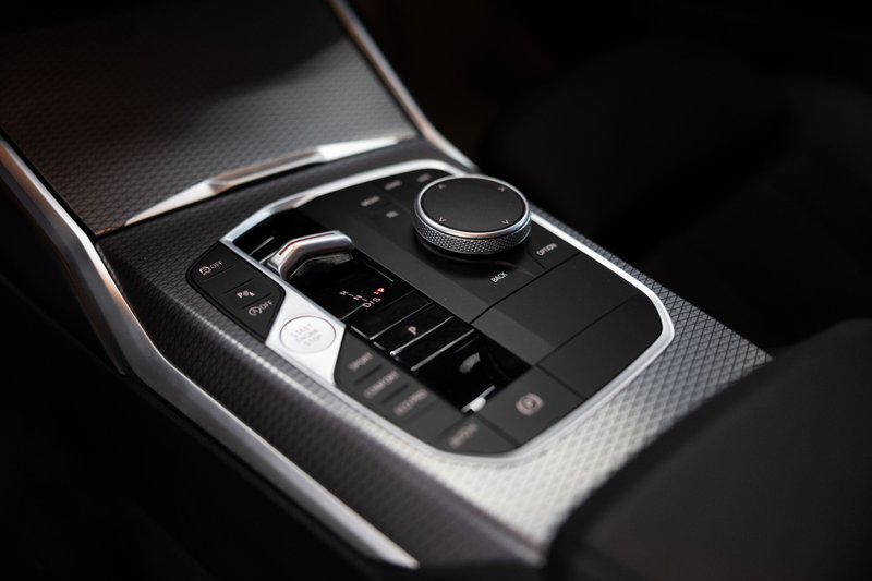 BMW Serie 3 2024, foto 21