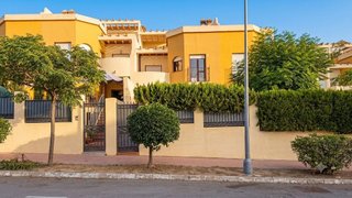Casa adosada en alquiler en Nagüeles Alto en Marbella