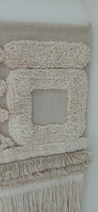 Tapiz de pared beige con flecos