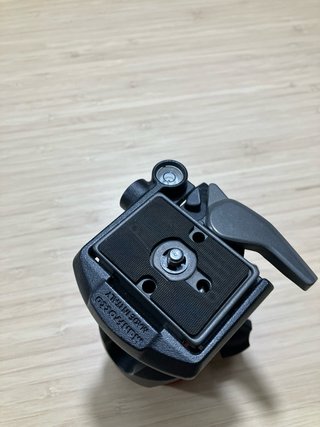 Trípode Manfrotto 055 con rótula MHXPRO