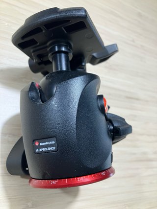 Trípode Manfrotto 055 con rótula MHXPRO