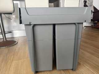 Cubo de basura reciclaje gris