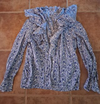 Falda vaquera larga y blusa estampada mujer
