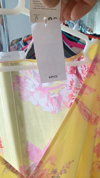 Vestido floral amarillo y rosa