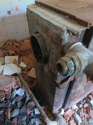 Cocina de leña calefatora