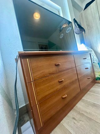 Cómoda de madera con 6 cajones