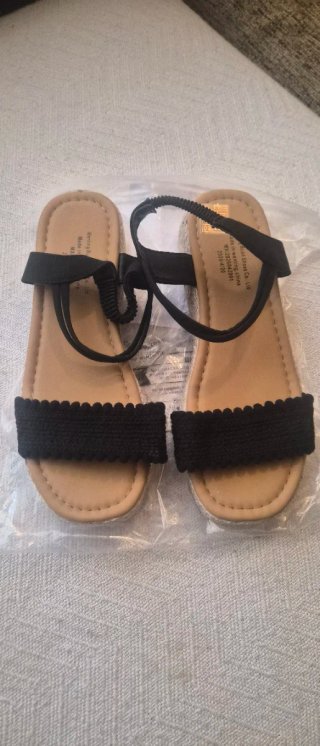 Sandalias negras talla 36, nuevas!!!