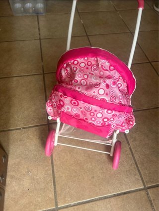 Cochecito de muñecas rosa