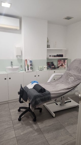 R-7940599 Traspaso Centro de Estetica en Figueres