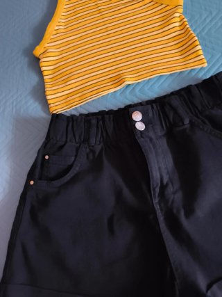 Conjunto Top Rayas Amarillas y Pantalón Negro