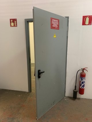 Puerta Metálica Industrial 97cm + Barra Antipánico